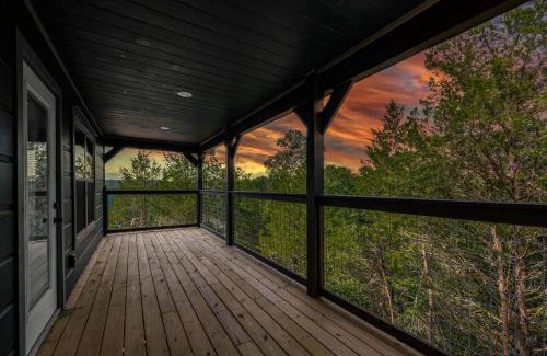 Sevierville House | Moonwalking Bear- Perfect Fall Cabin Stay