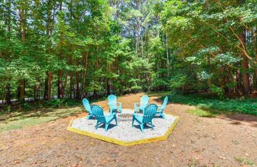 Mooresville House | Mooresville Retreat with Patio, 1 Mi to Lake Norman!