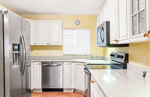 Moorings Apartment | Moorings Big 2-bedroom condo in Vero Beach just One block from private beach