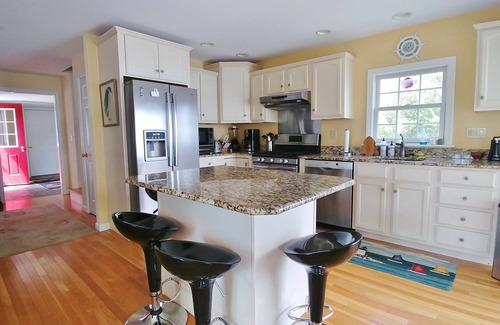Mid-Coast and Islands House | Moorings - Enjoy sweeping sunrises from this waterfront home on Basin Point.