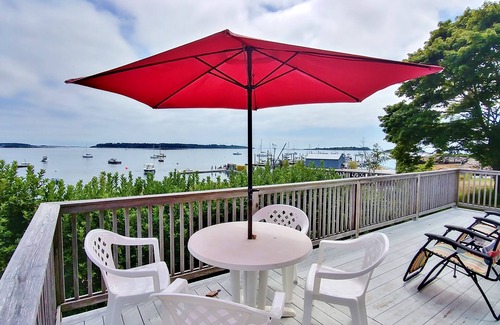 Mid-Coast and Islands House | Moorings - Enjoy sweeping sunrises from this waterfront home on Basin Point.