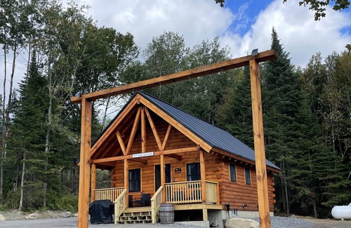 Pittsburg Cabin | Moose Alley Cabin On The Rocks in Pittsburg New Hampshire. New for 2022