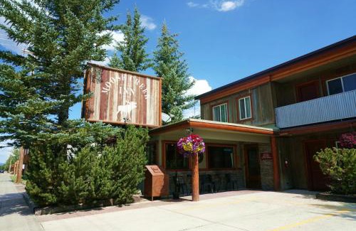 West Yellowstone Hotel | Moose Creek Inn