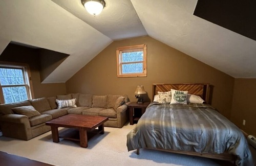 West Dover Cabin | Moose Head Lodge Located 5 Minutes from Mount Snow!