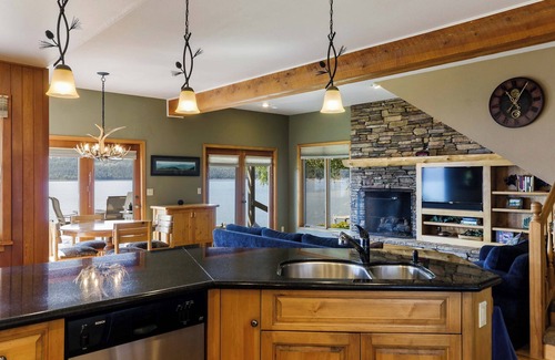 Sandpoint House | Moose Manor Lake House