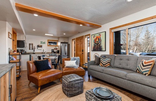 Bear Hollow Village House | Moose Mgmt at Bear Hollow 5534B: King bed-Pvt. Hot Tub-Pool-Dogs Welcome