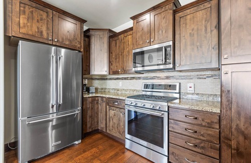 Park City Condo | Moose Mgmt at Black Rock 14275L Balcony w/Grill-2 King Beds-Fireplace-Fast WiFi