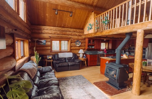 Fairbanks Cabin | Moose Mountain Cabin - Cozy Retreat with Aurora Views
