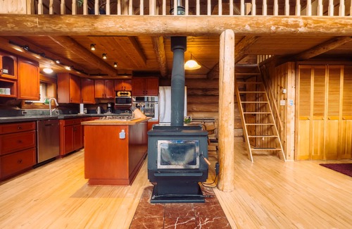 Fairbanks Cabin | Moose Mountain Cabin - Cozy Retreat with Aurora Views
