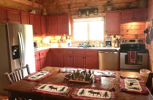 Rising Fawn Cabin | Moose Tracks Lodge on Johnson Lake- Gated Community-Cabin has Hottub