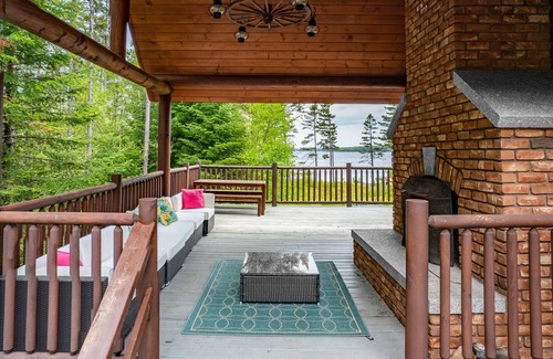 Greenville Ski Chalet | Moosehead Lakefront Huge Cabin|Private dock|Pet friendly|Fast WIFI|Private chef