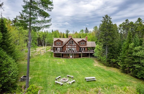 Greenville Ski Chalet | Moosehead Lakefront Huge Cabin|Private dock|Pet friendly|Fast WIFI|Private chef