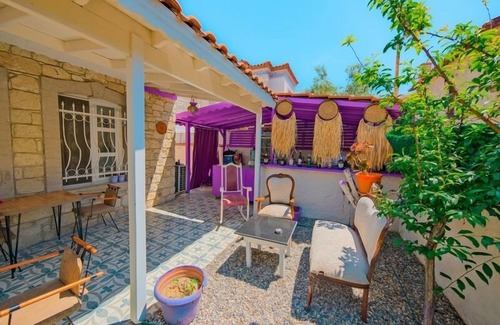 Alacati Ski Chalet | Mor Salkım Konağı