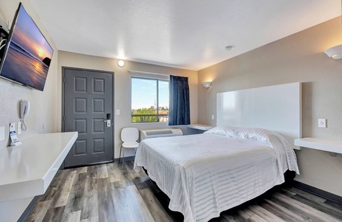 Garden Grove Hotel | Morada Inn - Near Garden Grove Park