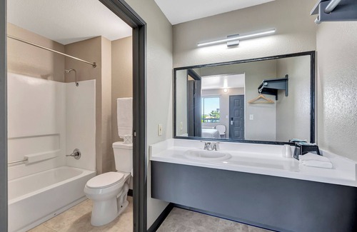 Garden Grove Hotel | Morada Inn - Near Garden Grove Park