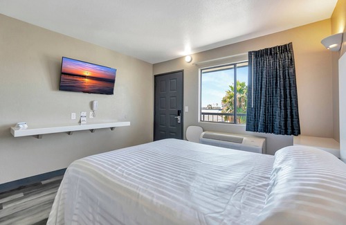 Garden Grove Hotel | Morada Inn - Near Garden Grove Park