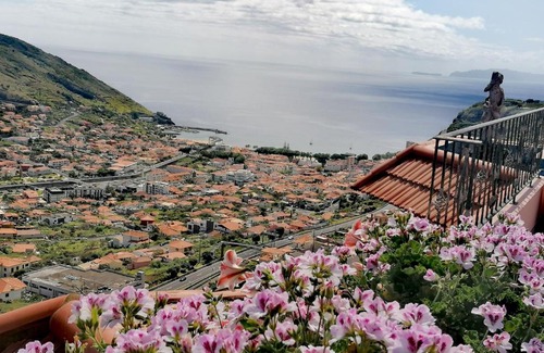 Machico House | Moradia Cor de Rosa