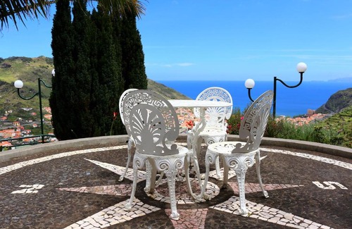Machico House | Moradia Cor de Rosa