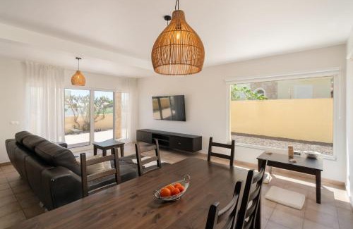 Vila Baleira House | Moradia Felicidade Rocha PXO by An Island Apart