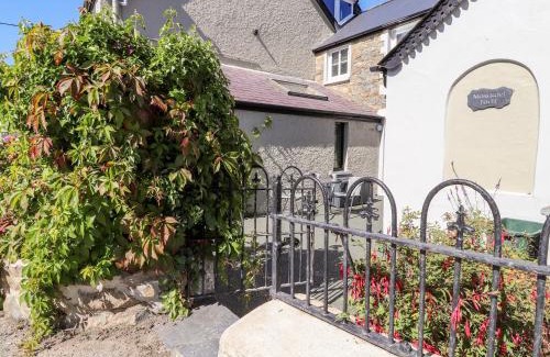 Newport House | Morawel Fach
