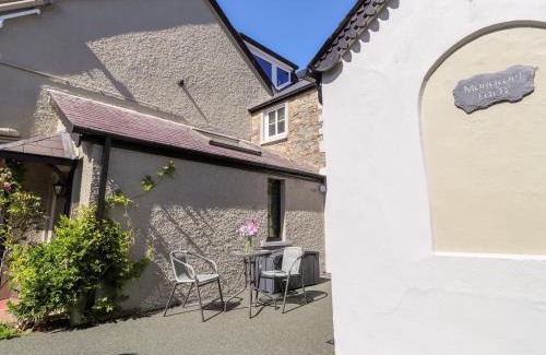 Newport House | Morawel Fach