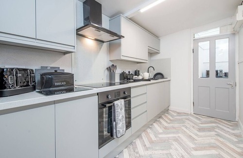 Haverfordwest Cottage | Morawelon, Holiday Cottage Abercastle, Sleeps 4, 2 bedrooms, bathrooms