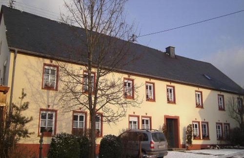 Morscheid-Riedenburg House | Morbach Hillside Mansion, cleaning included