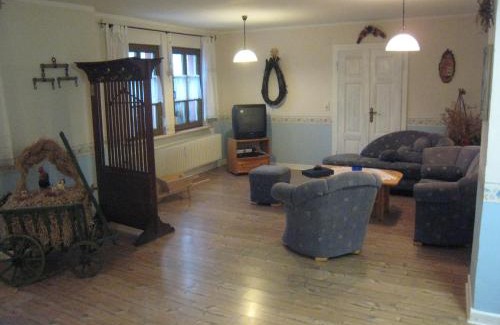 Morscheid-Riedenburg House | Morbach Hillside Mansion, cleaning included