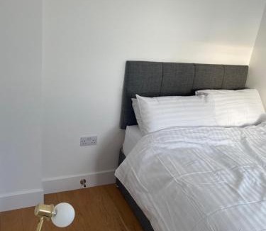Fairfield Apartment | Morden 1 bedroom City- Apt Central stylish living