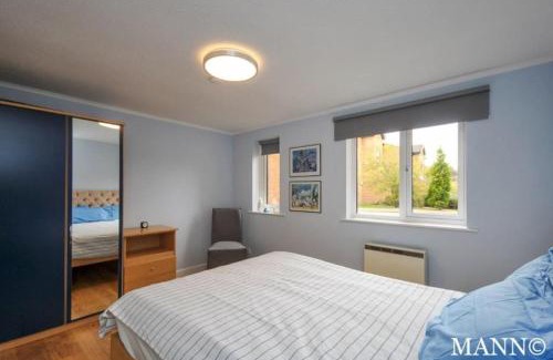 Lewisham Apartment | Morden flat close to DLR station with free parking