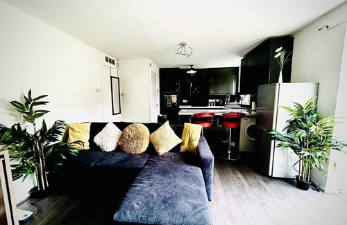 Leeds House | Mordenised 2 Bedroom House Close to City Centre