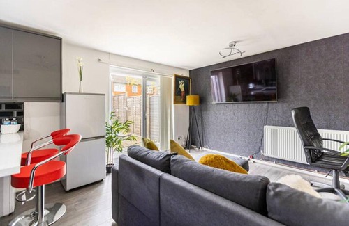 Leeds House | Mordenised 2 Bedroom House Close to City Centre