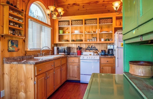 Rangeley House | Moregreen - Cute cabin on the shore of Haley Pond
