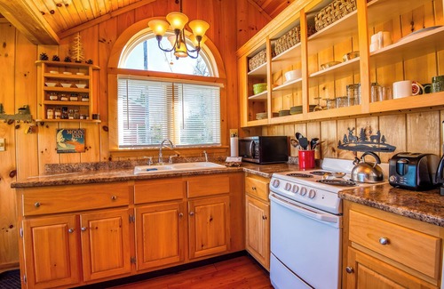 Rangeley House | Moregreen - Cute cabin on the shore of Haley Pond