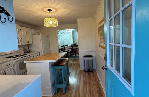 Morehead City House | Morehead City Promise Land Charming 2-bedroom bungalow with WiFi, AC…