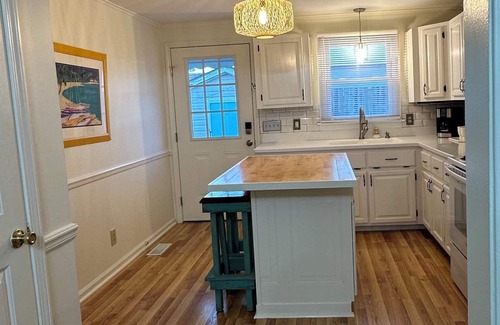Morehead City House | Morehead City Promise Land Charming 2-bedroom bungalow with WiFi, AC…