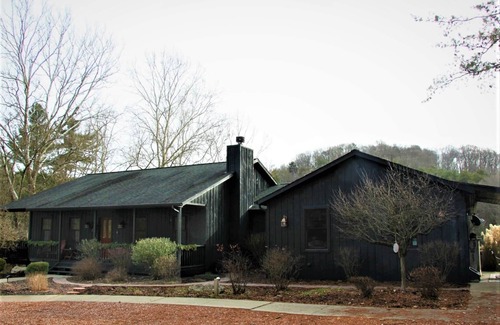 Logan Ski Chalet | Morehead Lodge, Spacious 5BR Hocking Hills Lodge with an amazing view