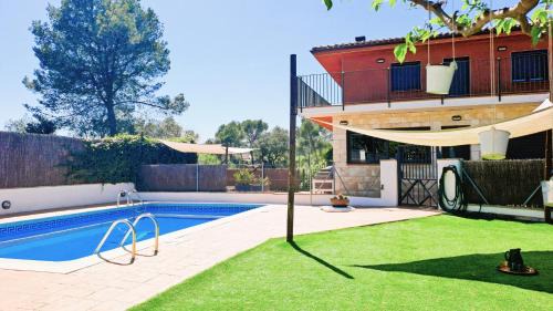 Fonollosa House | MORERA BLANCA piscina, barbacoa, chill-out