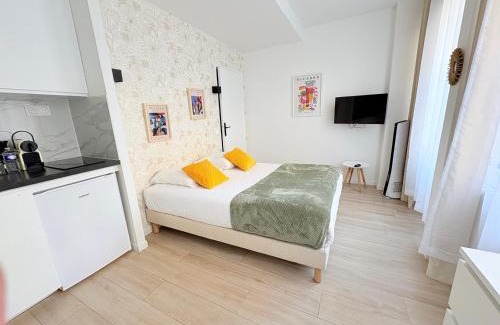 Quartier de la Folie-Mericourt Apartment | Moret Art Flats Trendy East Paris