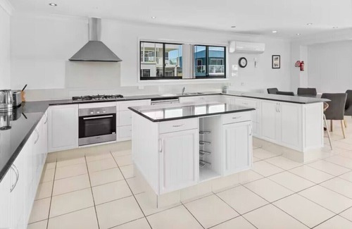 Brisbane Waterfront House | Moreton Mansion Tangalooma Island - Stunning Views of the whole bay!