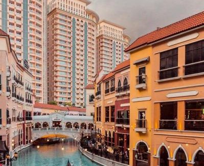 Pinagsama Apartment | Morgan Suite BGC across5 Venice Canal Mall free Pool gym