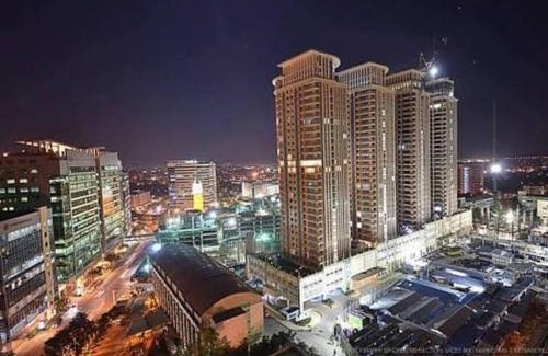Pinagsama Apartment | Morgan Suite BGC across5 Venice Canal Mall free Pool gym