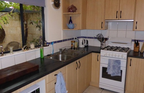 South Fremantle House | Morgano's Fish - great location, off street parking, free WiFi