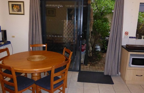 South Fremantle House | Morgano's Fish - great location, off street parking, free WiFi