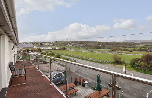 Llandanwg Cottage | MORLYN GUEST HOUSE APARTMENT, pet friendly in Harlech