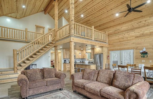 Island Park Cabin | Morning Dew Cabin | Sleeps 15 w/ a Hot Tub