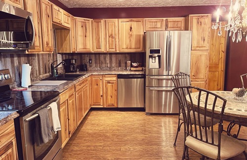 Stanton House | Morning View Ranch- Red River Gorge- Indoor Pool open March-Nov. Pet friendly.
