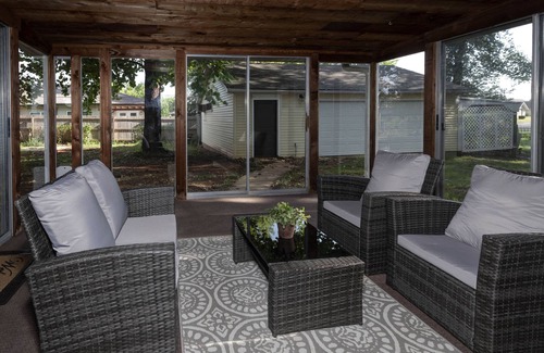 Springfield House | Morningside Retreat, Downtown Springfield