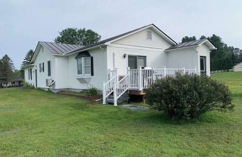 Eastern Vermont House | Morrisville's Fun House Spacious house with lots of entertainment