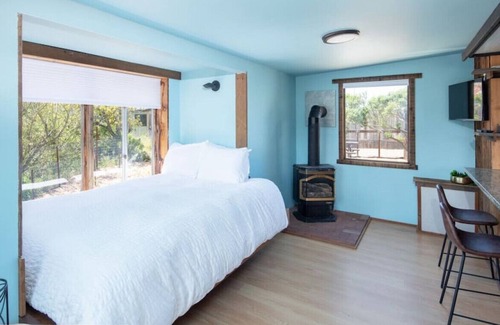 Morro Bay Cabin | Morro Bay Cabin Studio with Beautiful Backyard